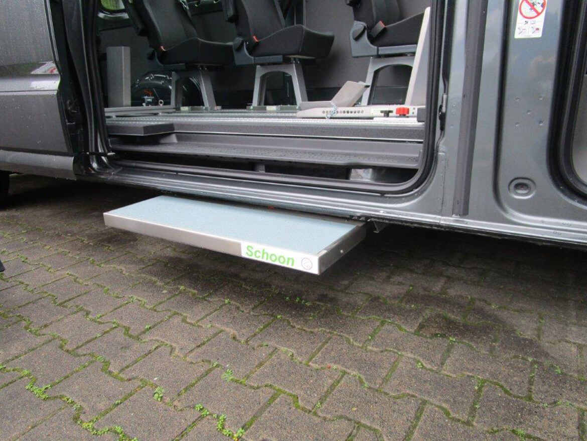 Rollstuhl- und Personensicherungssysteme - Schoon Fahrzeugsysteme